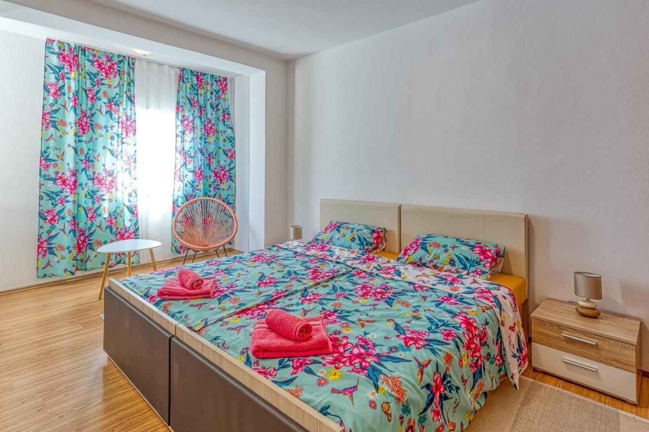 Apartment Gaby With Balcony Porec Bagian luar foto