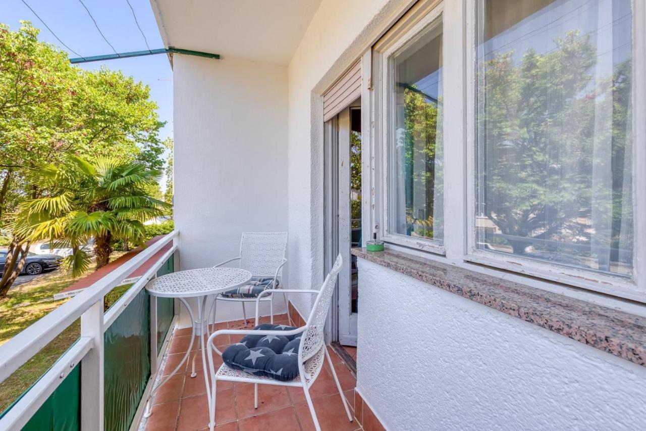 Apartment Gaby With Balcony Porec Bagian luar foto