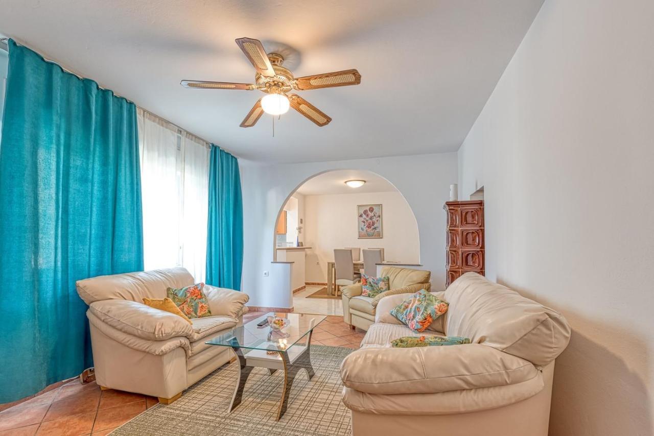 Apartment Gaby With Balcony Porec Bagian luar foto