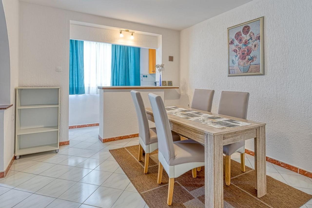 Apartment Gaby With Balcony Porec Bagian luar foto