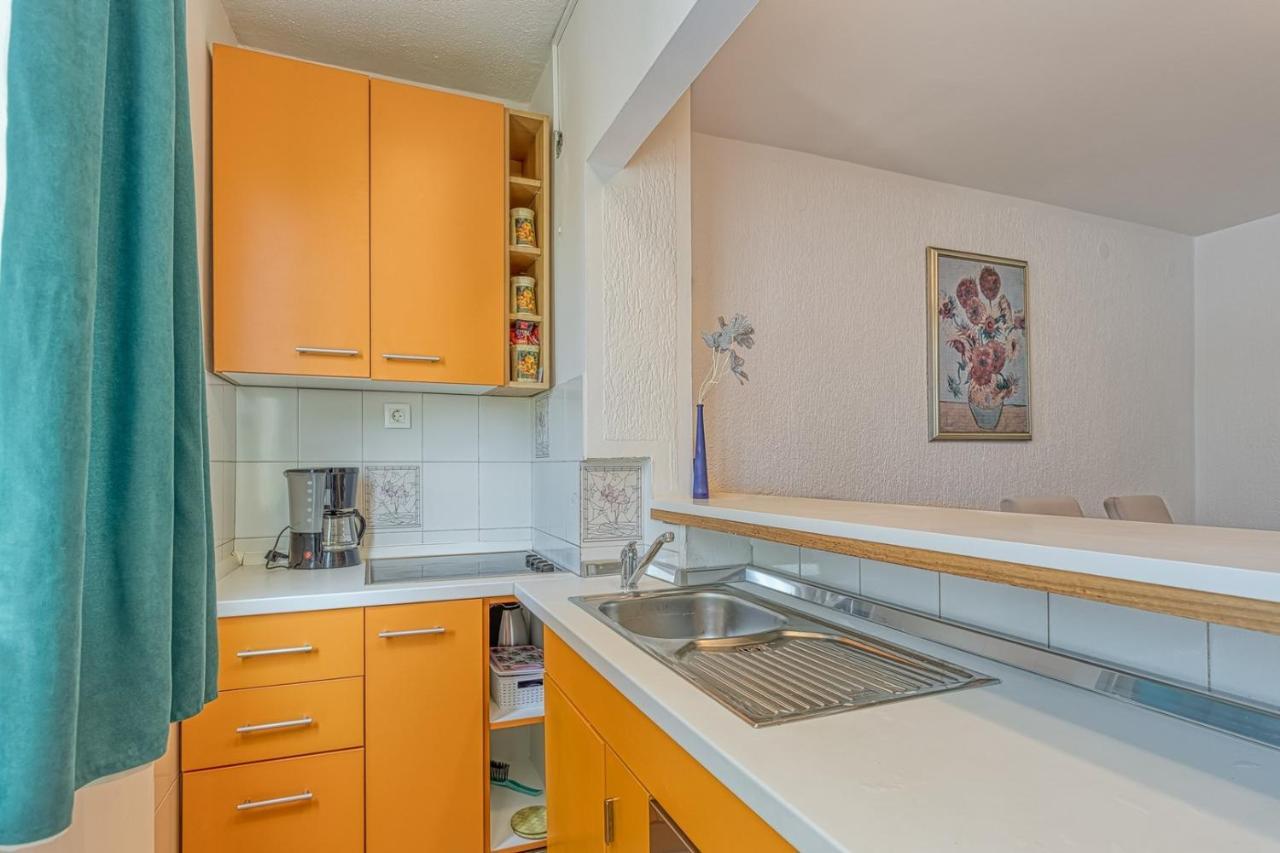 Apartment Gaby With Balcony Porec Bagian luar foto