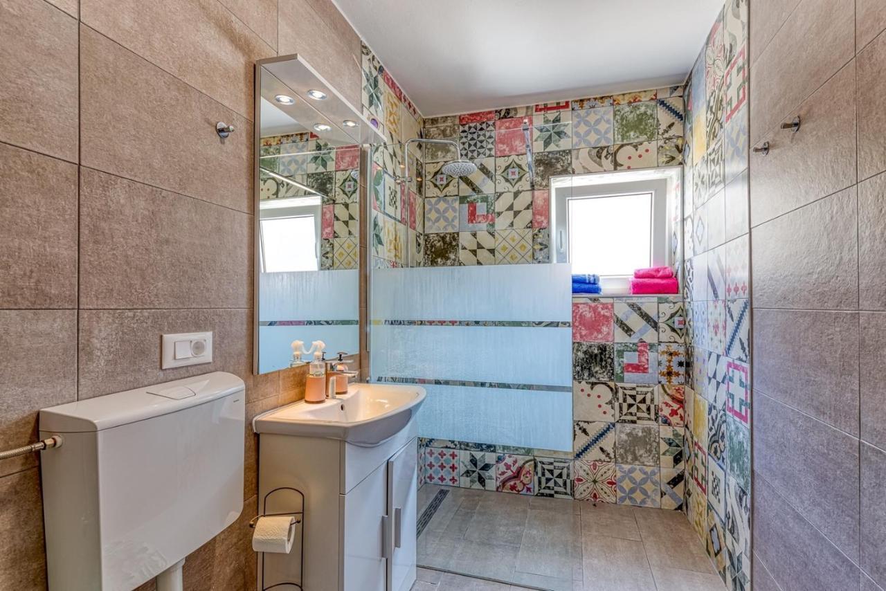 Apartment Gaby With Balcony Porec Bagian luar foto
