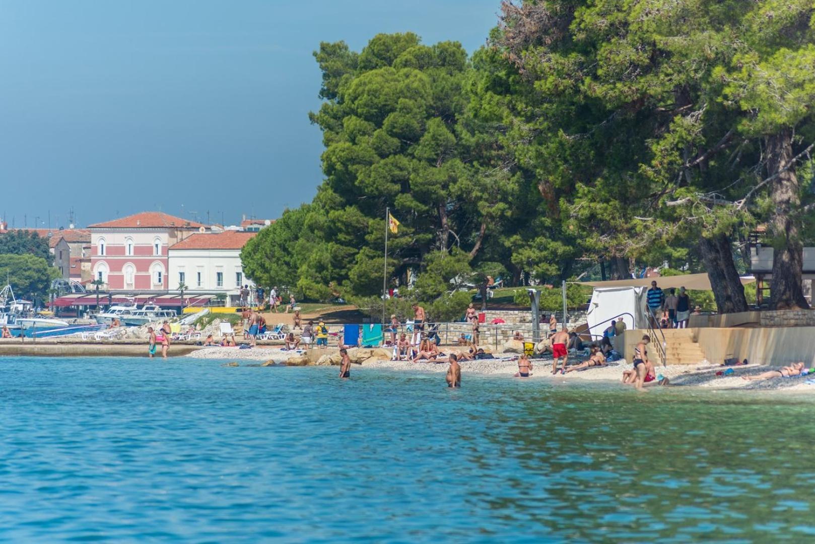 Apartment Gaby With Balcony Porec Bagian luar foto